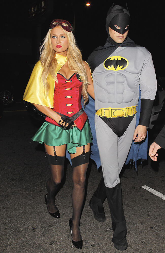 Tạo hình nhân vật Robin và Batman trong đêm Halloween của cặp đôi Paris Hilton và River Viiperi