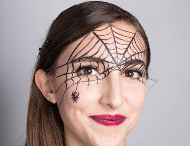 Hóa trang Halloween độc đáo với hình mạng nhện