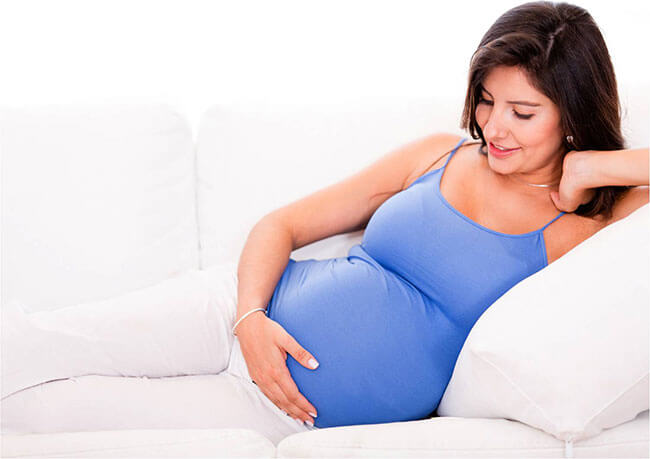 Mẹ bầu cần cực kỳ cẩn thận khi chọn son để tránh ảnh hưởng đến thai nhi trong bụng