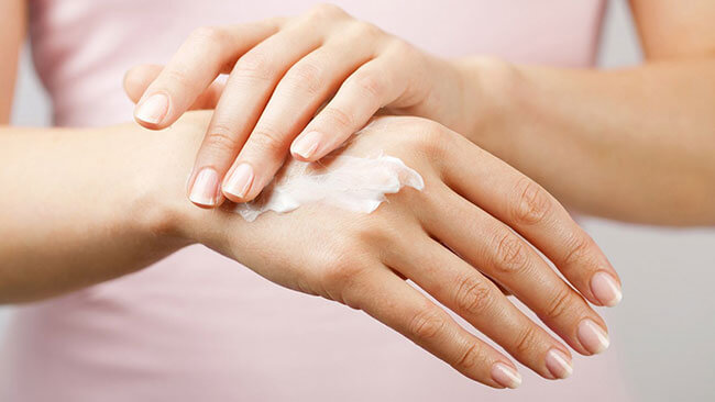 Sử dụng kem dưỡng da tay thường xuyên để đạt hiệu quả chăm sóc da tốt nhất