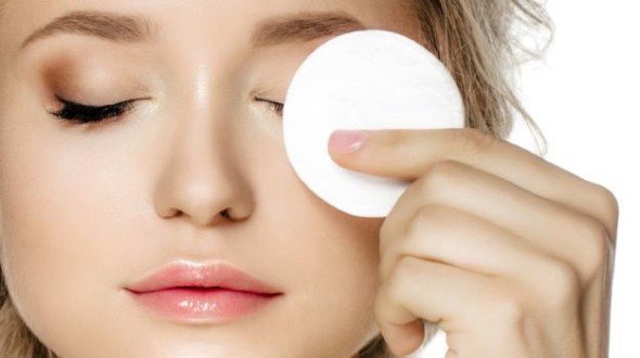 Sử dụng tonner mỗi ngày để da được cung cấp thêm độ ẩm Sử dụng tonner mỗi ngày để da được cung cấp thêm độ ẩm