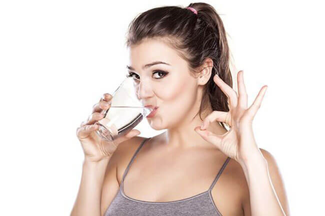 Uống nhiều nước để có làn da khỏe mạnh tràn đầy sức sống
