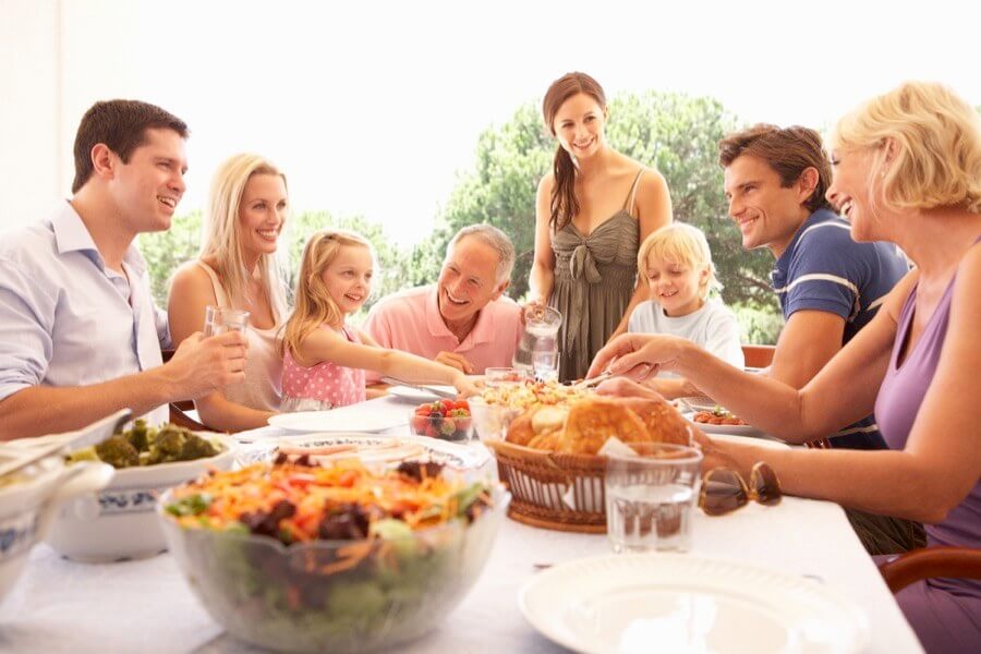 Bữa cơm gia đình thiêng liêng hơn bất cứ điều gì 