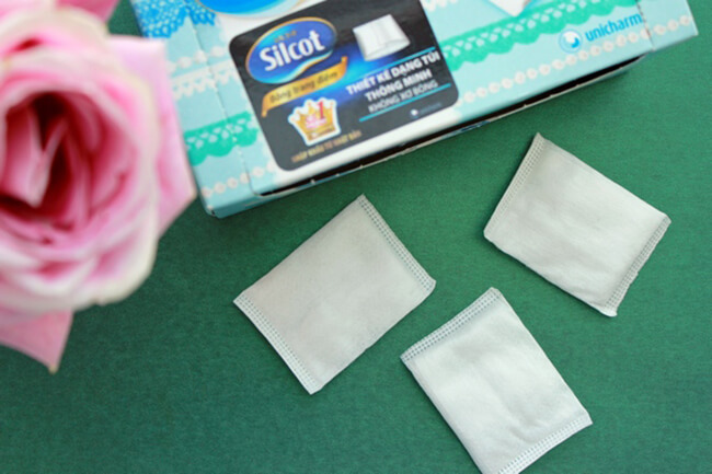 Sợi bông được làm từ chất liệu tẩy trang nhẹ dịu cho da