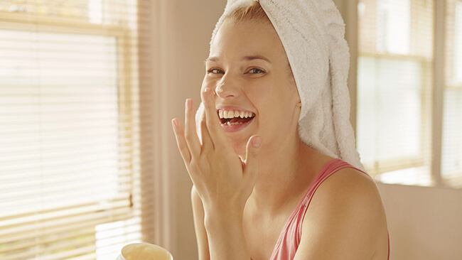 Kem dưỡng da mặt giúp phục hồi độ ẩm cho da