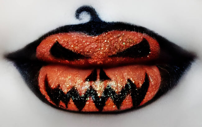 Một đôi môi hình quả bí ngô đại diện cho Halloween