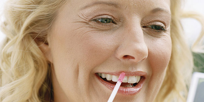Hướng dẫn chọn son môi cho phụ nữ tuổi 50
