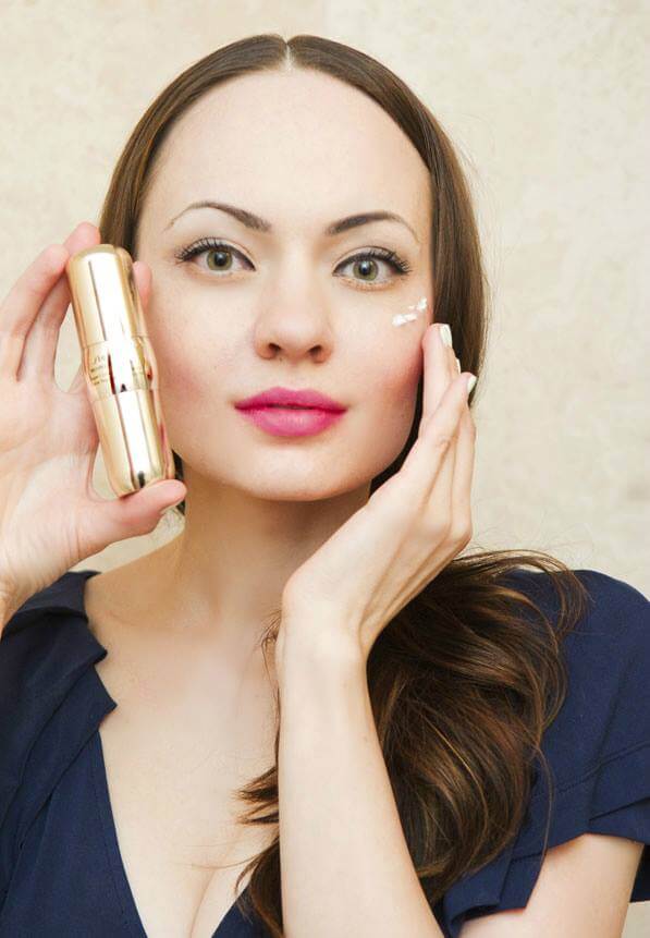 Sử dụng kem dưỡng mắt 2 lần/tuần để mang lại hiệu quả tối ưu Sử dụng kem dưỡng mắt 2 lần/tuần để mang lại hiệu quả tối ưu