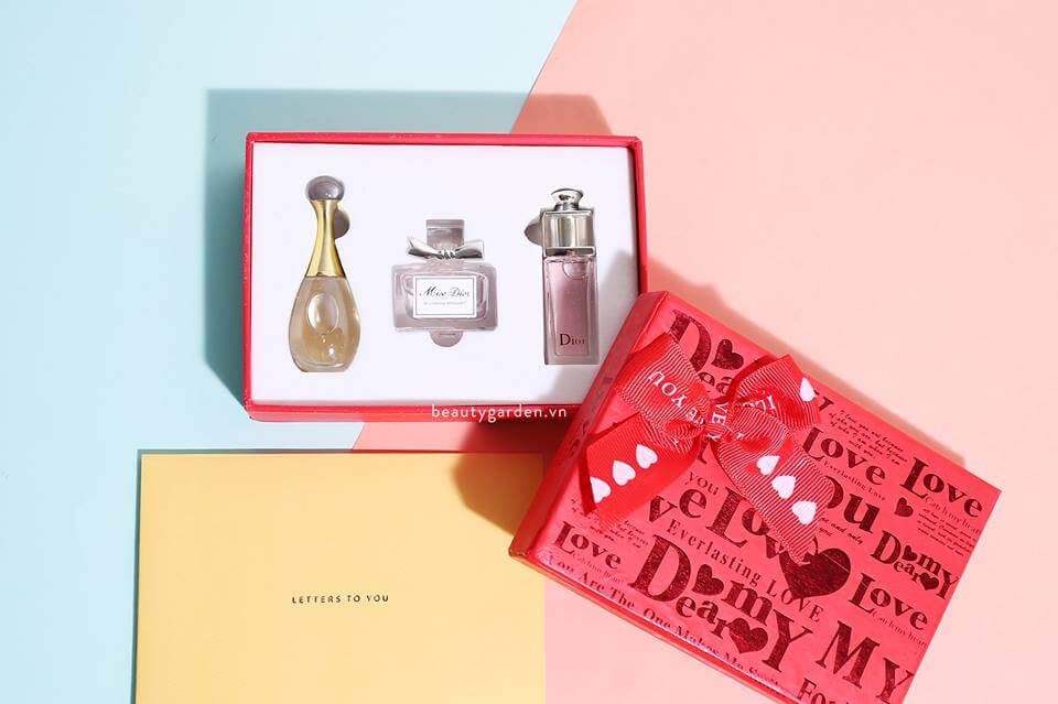 Set nước hoa đến từ thường hiệu mỹ phẩm Dior đẹp trên mọi góc độ rất phù hợp làm quà tặng