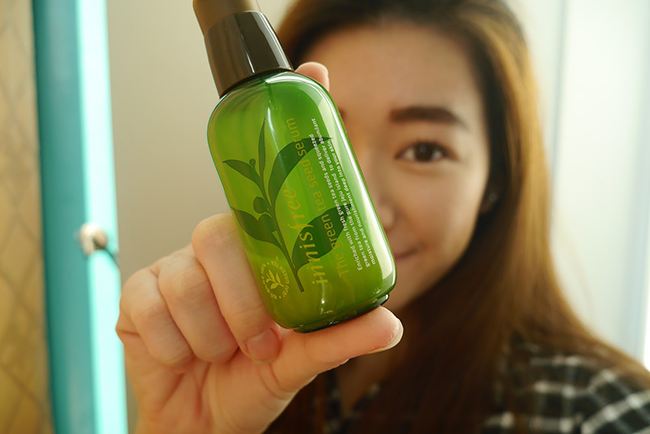 review innisfree green tea seed serum giai nguy cho da nang hinh anh 3