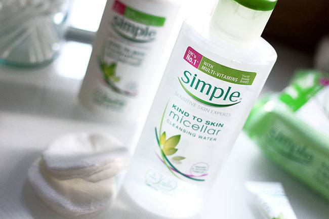 review nuoc tay trang simple kind to skin cleansing micellar water hinh anh 3